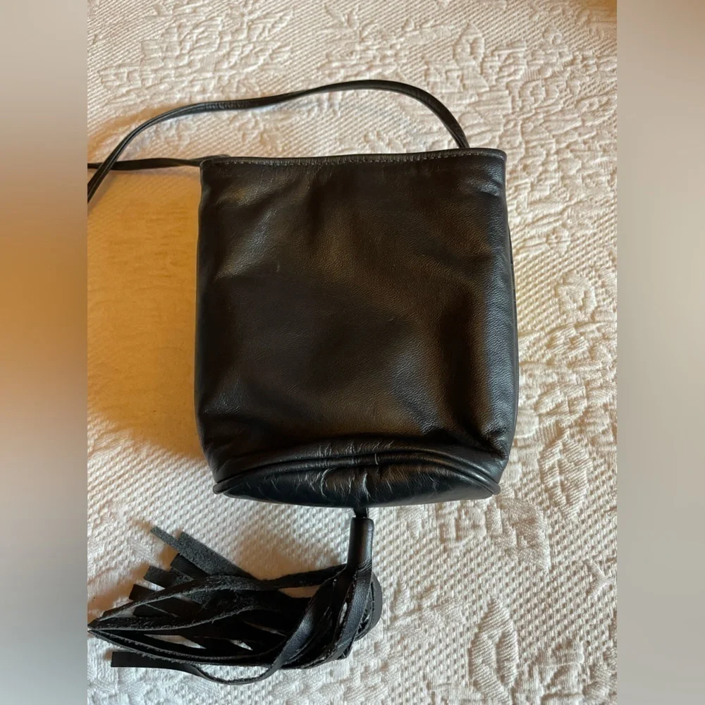 CL Whiting leaf leather crossbody
